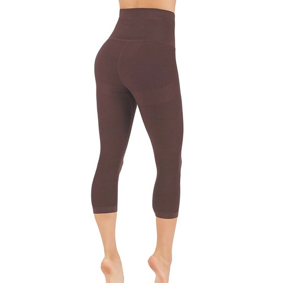 CODEFIT Generation High compression capri leggings - Picture 2 of 4